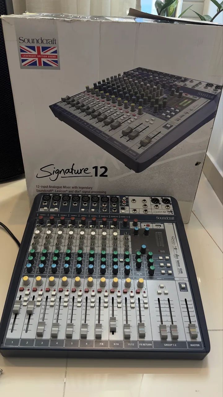 Mesa de som Soundcraft 12 canais 