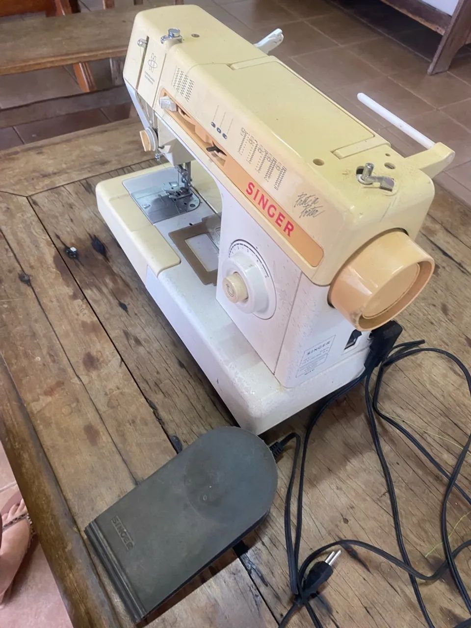 Máquina de costura antiga singer - Foto 4