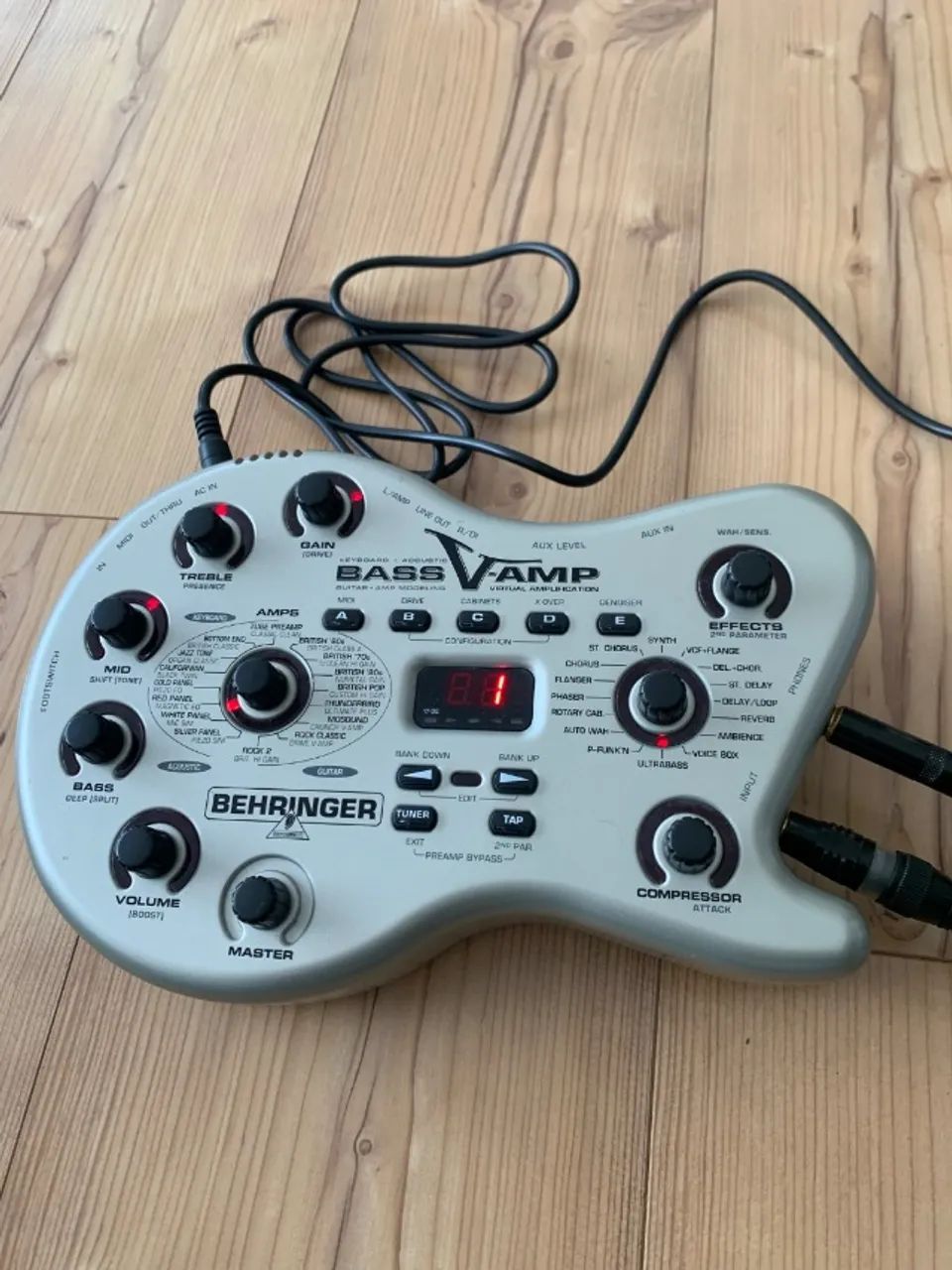 Simulador de efeitos Behringer V-Amp - Foto 2