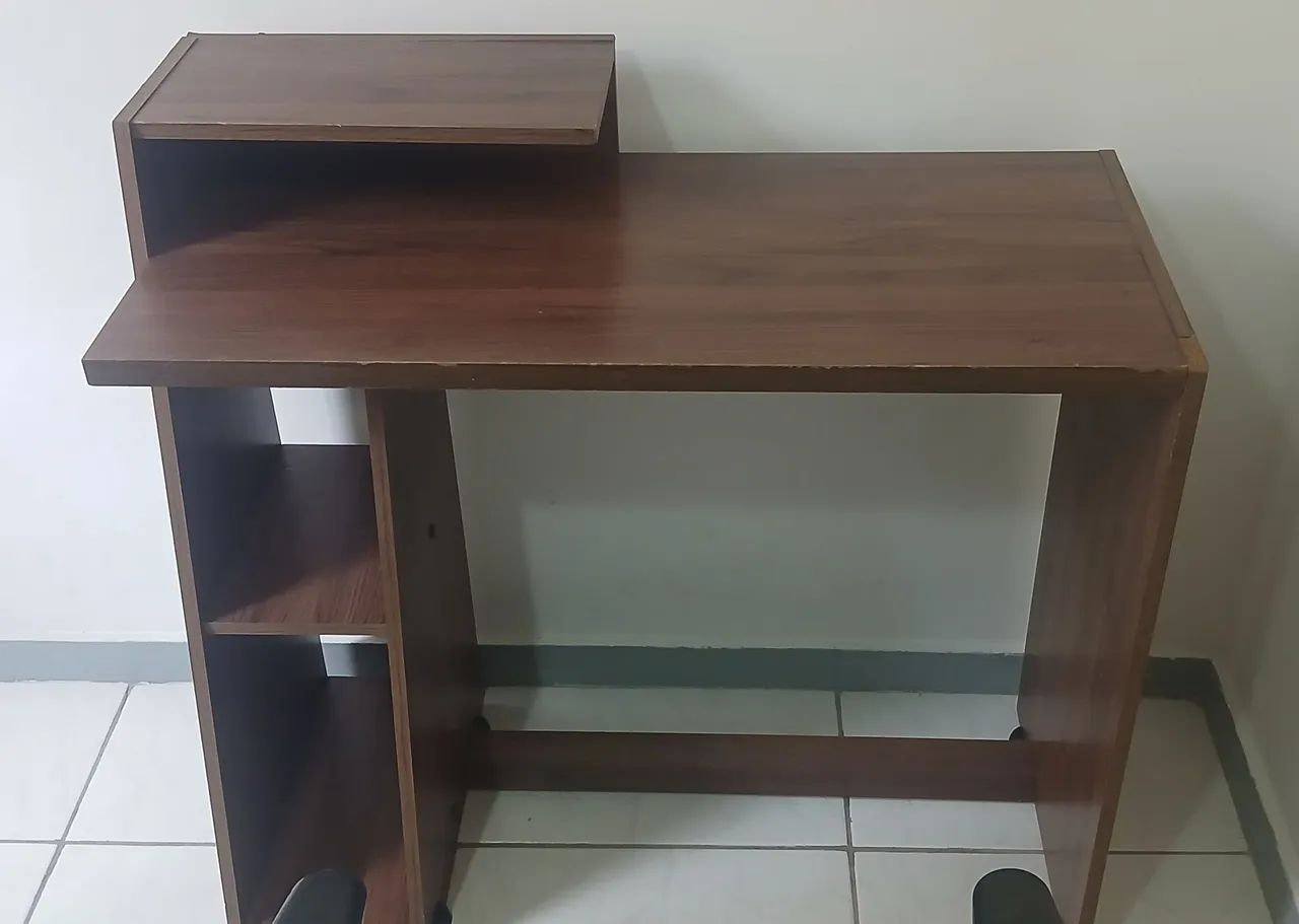 Escrivaninha com cadeira - Foto 2