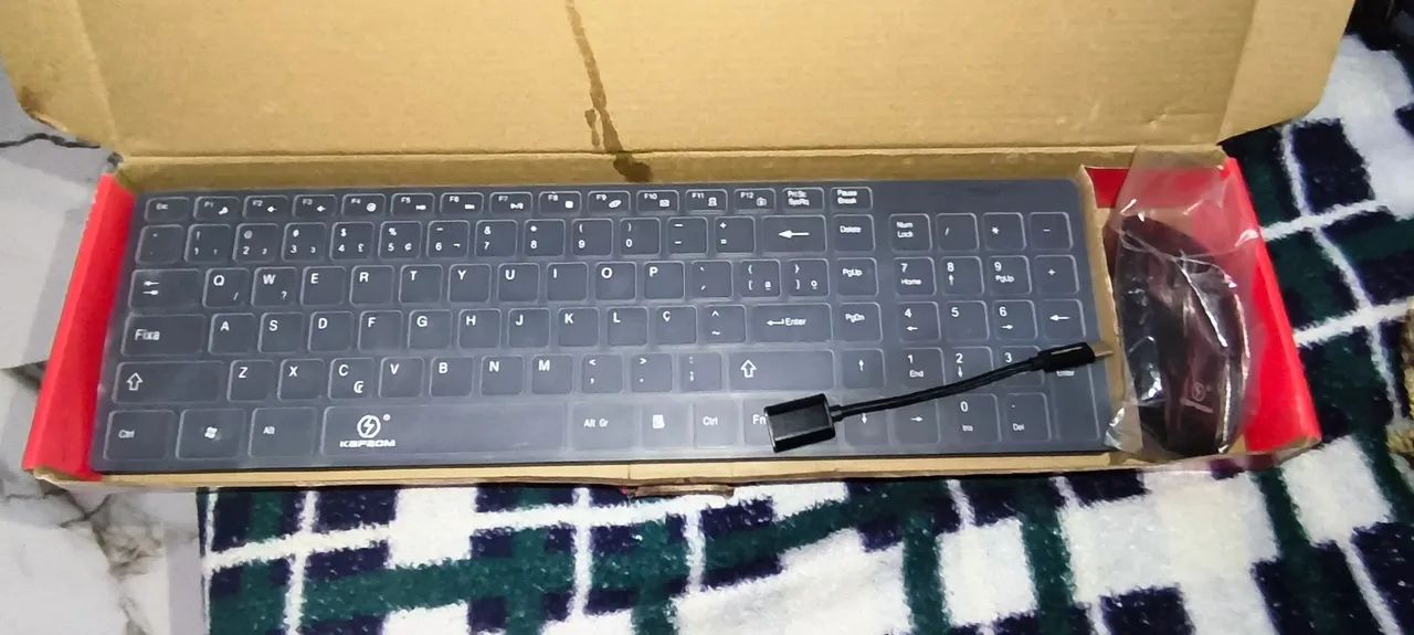 TECLADO  OTG ÓTIMO PARA JOGOS E DIA A DIA JA COM ADAPTADOR E PILHA - Foto 3