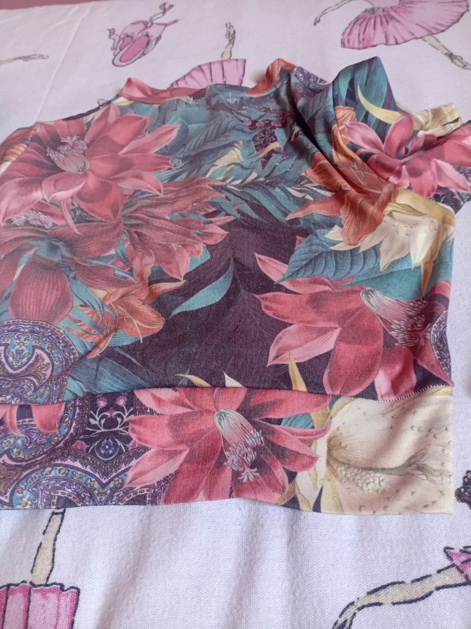 Cropped com detalhe de torção na frente - Foto 2