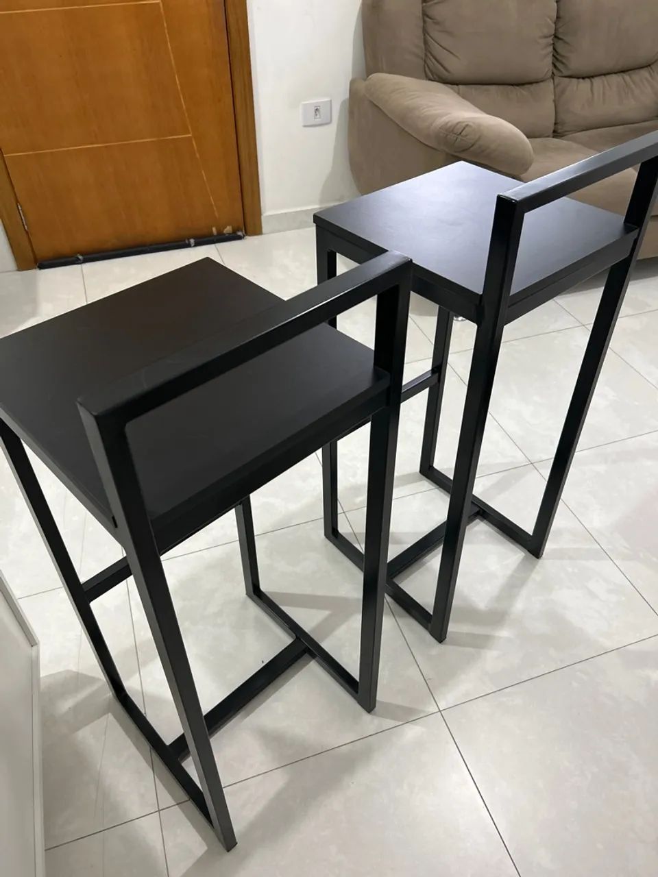 Cadeiras Pretas para bancada  - Foto 4