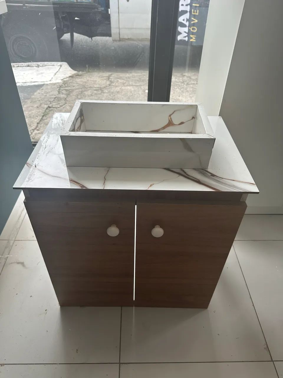 Lavatório de Banheiro + gabinete 