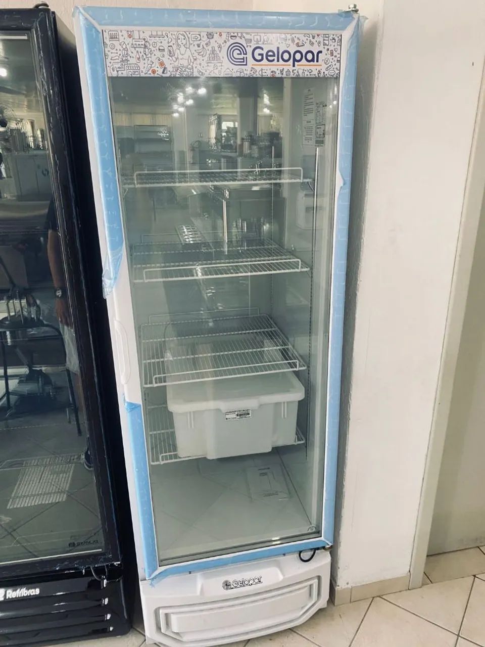 NZ. Expositor refrigerado 410L porta de vidro Gelopar 