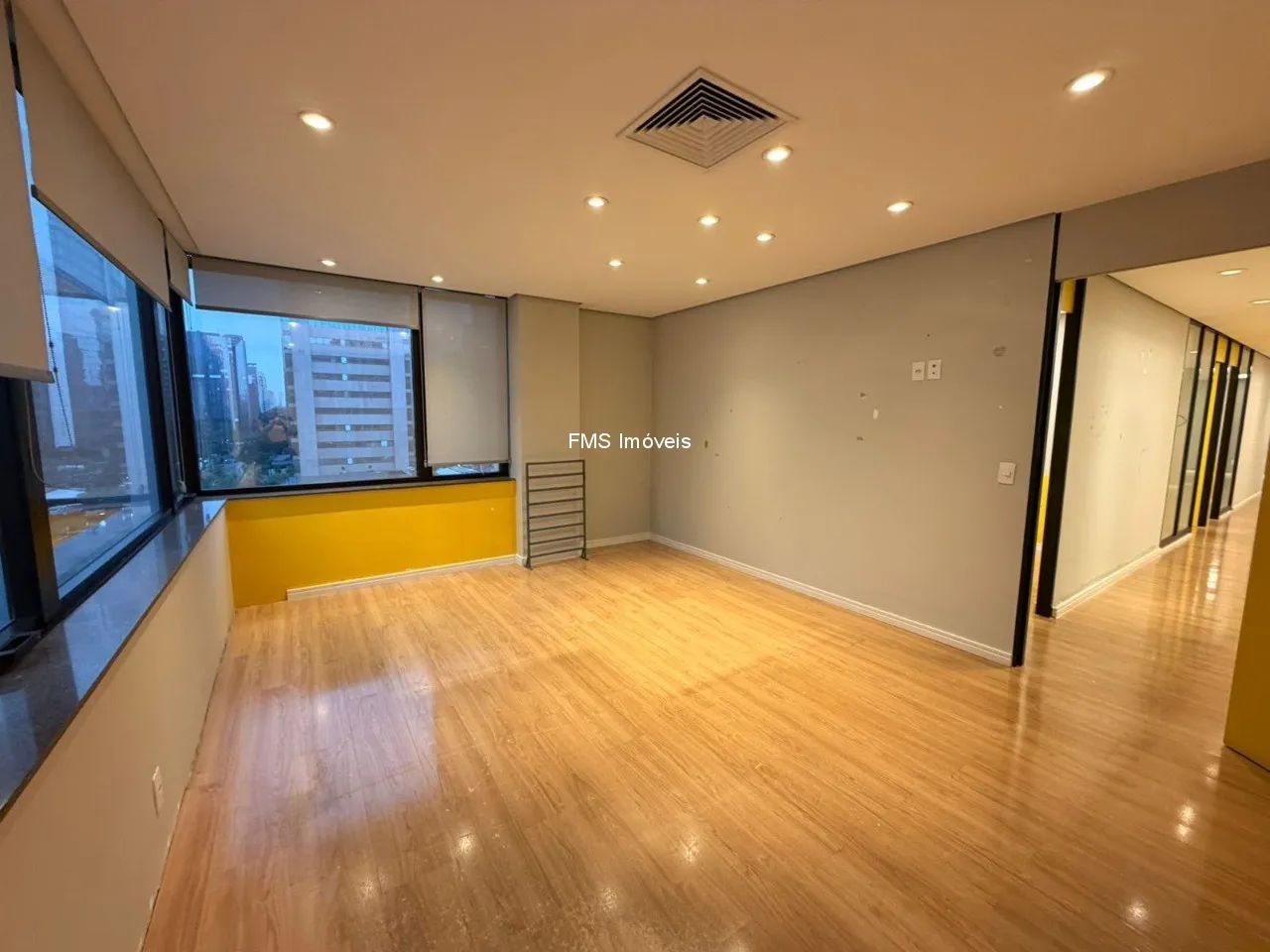 Conjunto comercial com 244m² na Vila Olímpia
