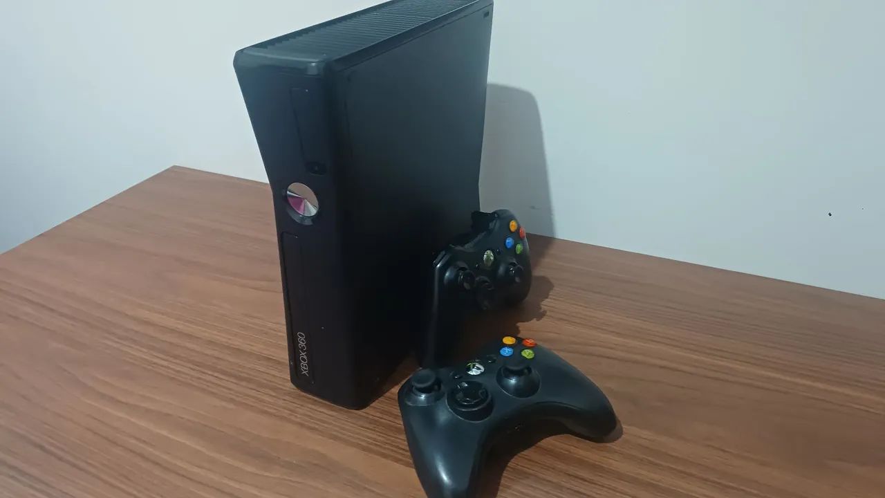 Xbox 360 com 2 controles - Desbloqueado e zerado - Foto 4