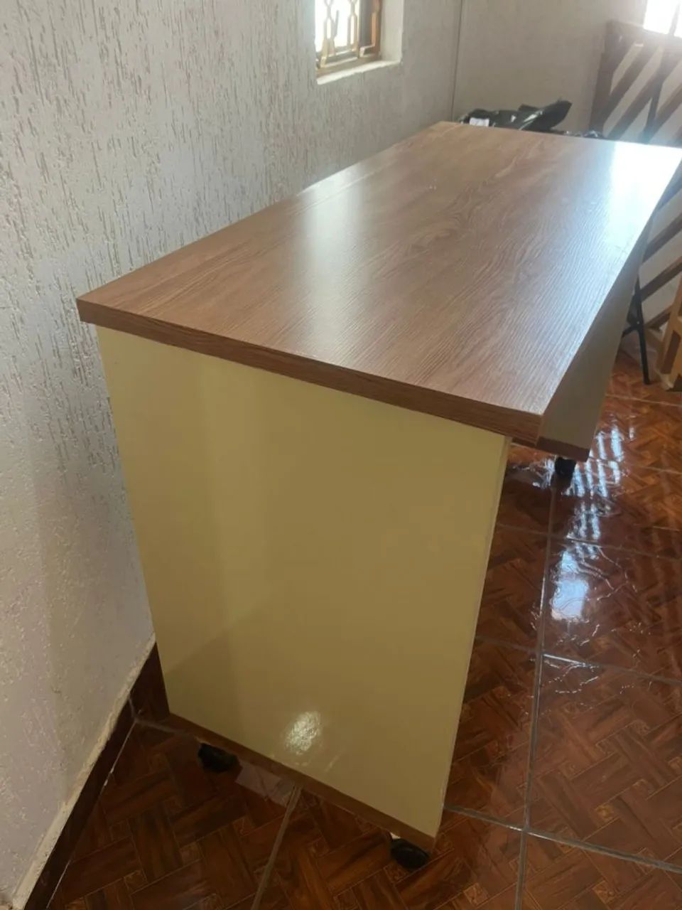 Mesa de escritório com rodinhas  - Foto 2