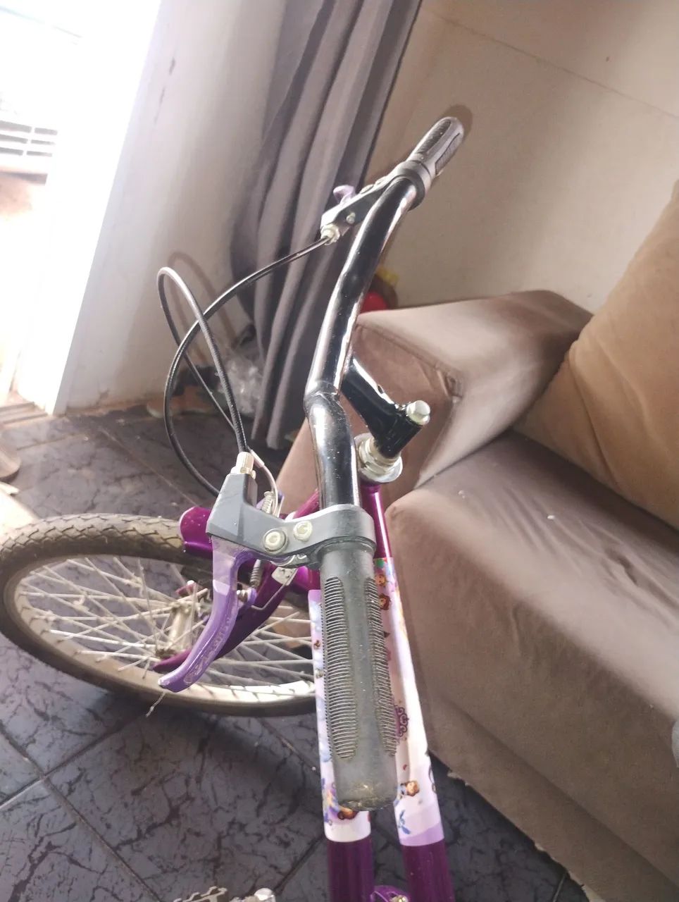 Bicicleta princesa Sofia aro 20/1.75 semi nova   - Foto 3