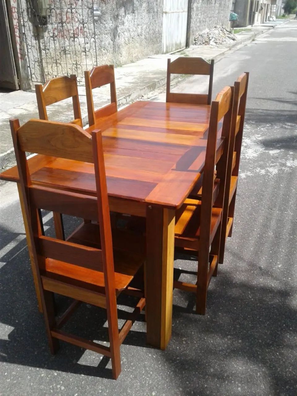 Mesa com 4 e 6 Cadeiras em Madeira de Lei - NOVAS. - Foto 3