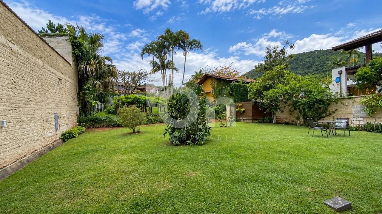 Casa de 4 dormitórios no Sambaqui - Foto 5