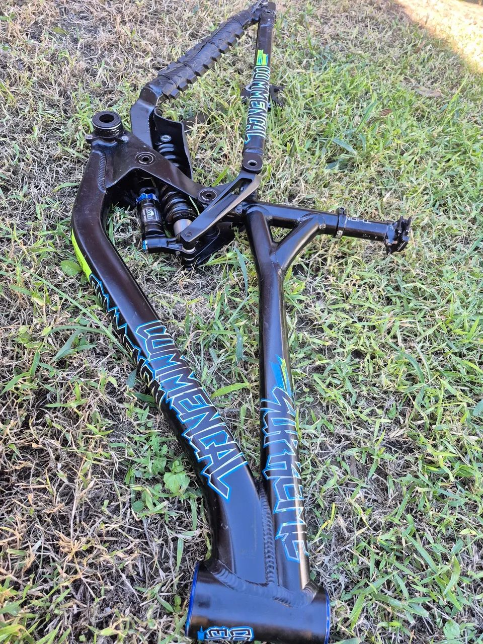 Quadro commencal supreme 27.5 downhill  sem shock - Foto 3