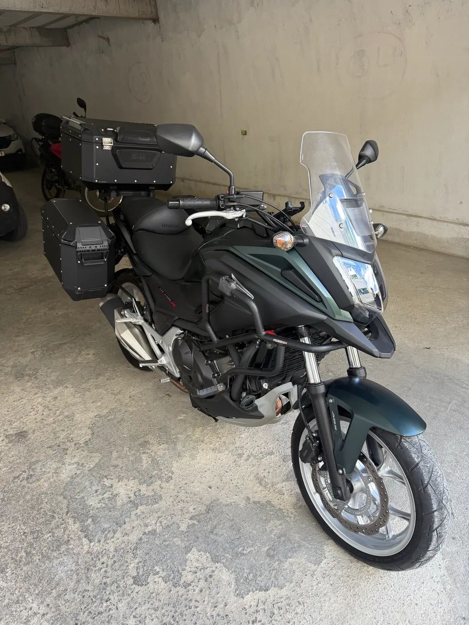 Muito nova. Moto de garagem. - Foto 2