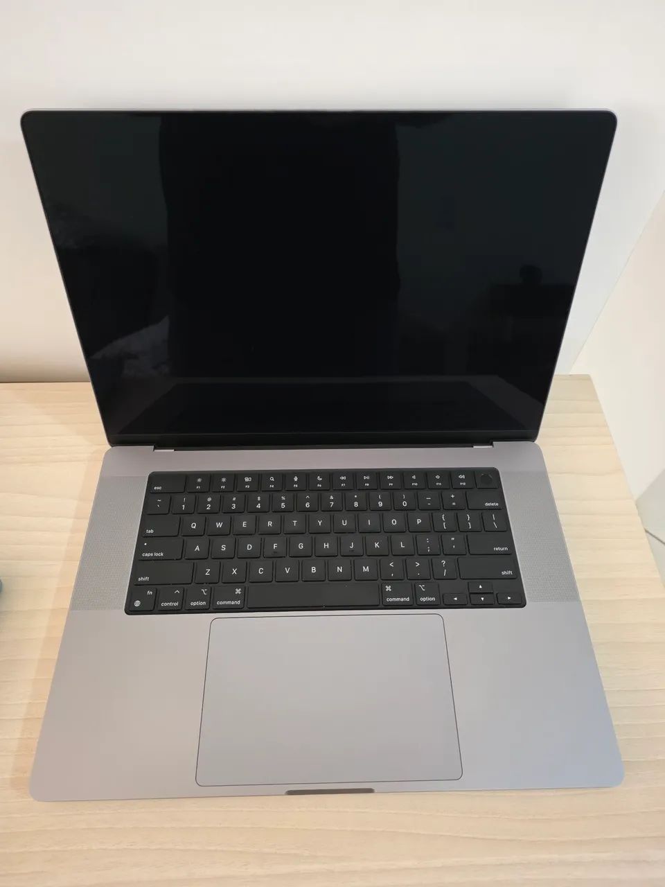 Apple MacBook Pro 16 / M1 Pro / 16GB RAM / 512 SSD / Cinza / 88