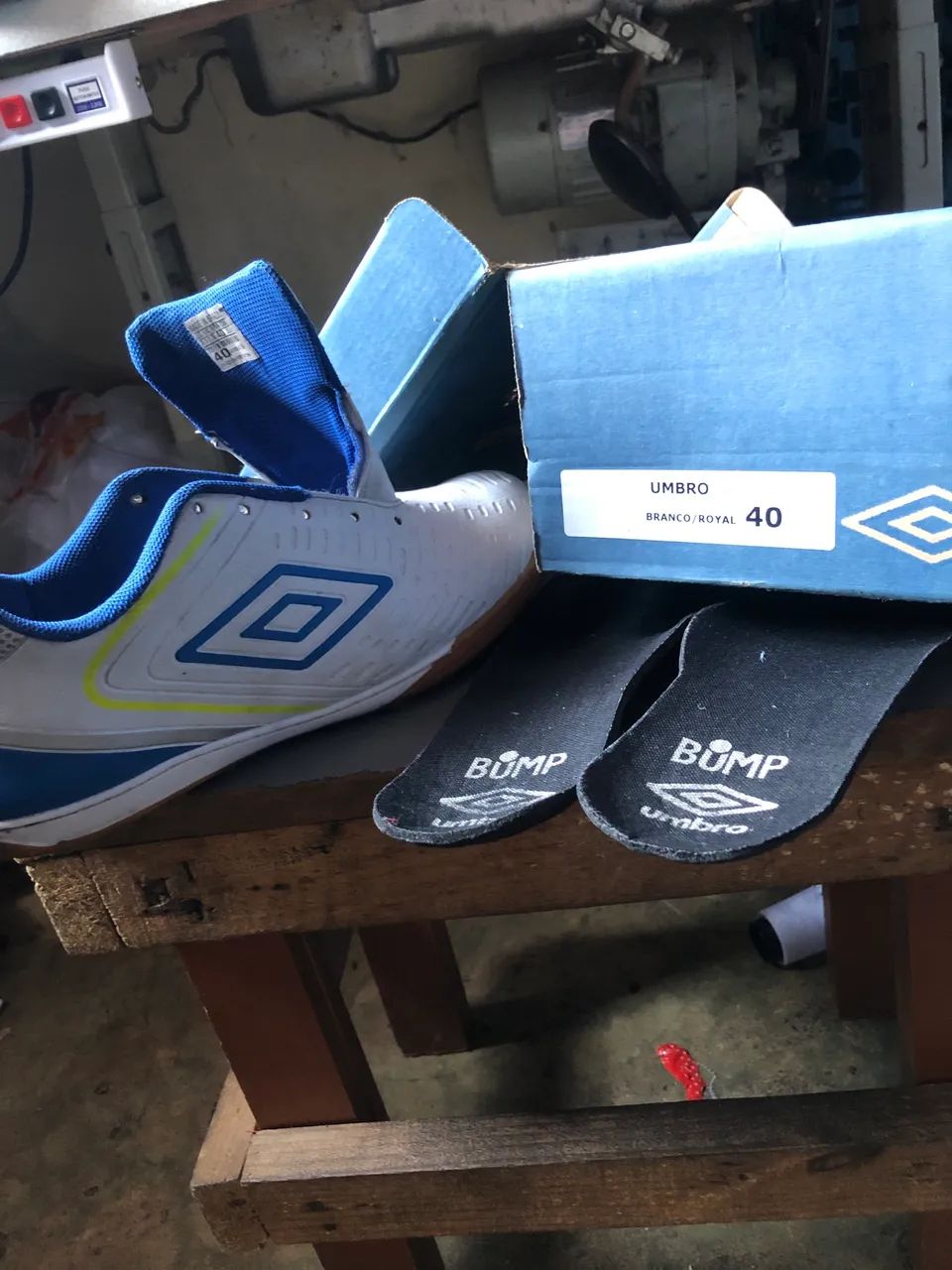 CHUTEIRA UMBRO BUMP BRANCO/AZUL ROYAL!