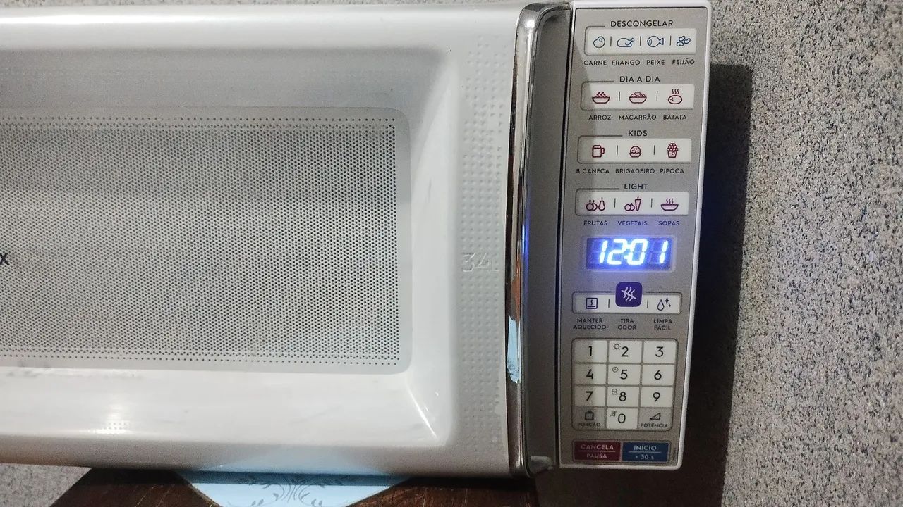 Microondas Eletrolux 34 litros com defeito  - Foto 2