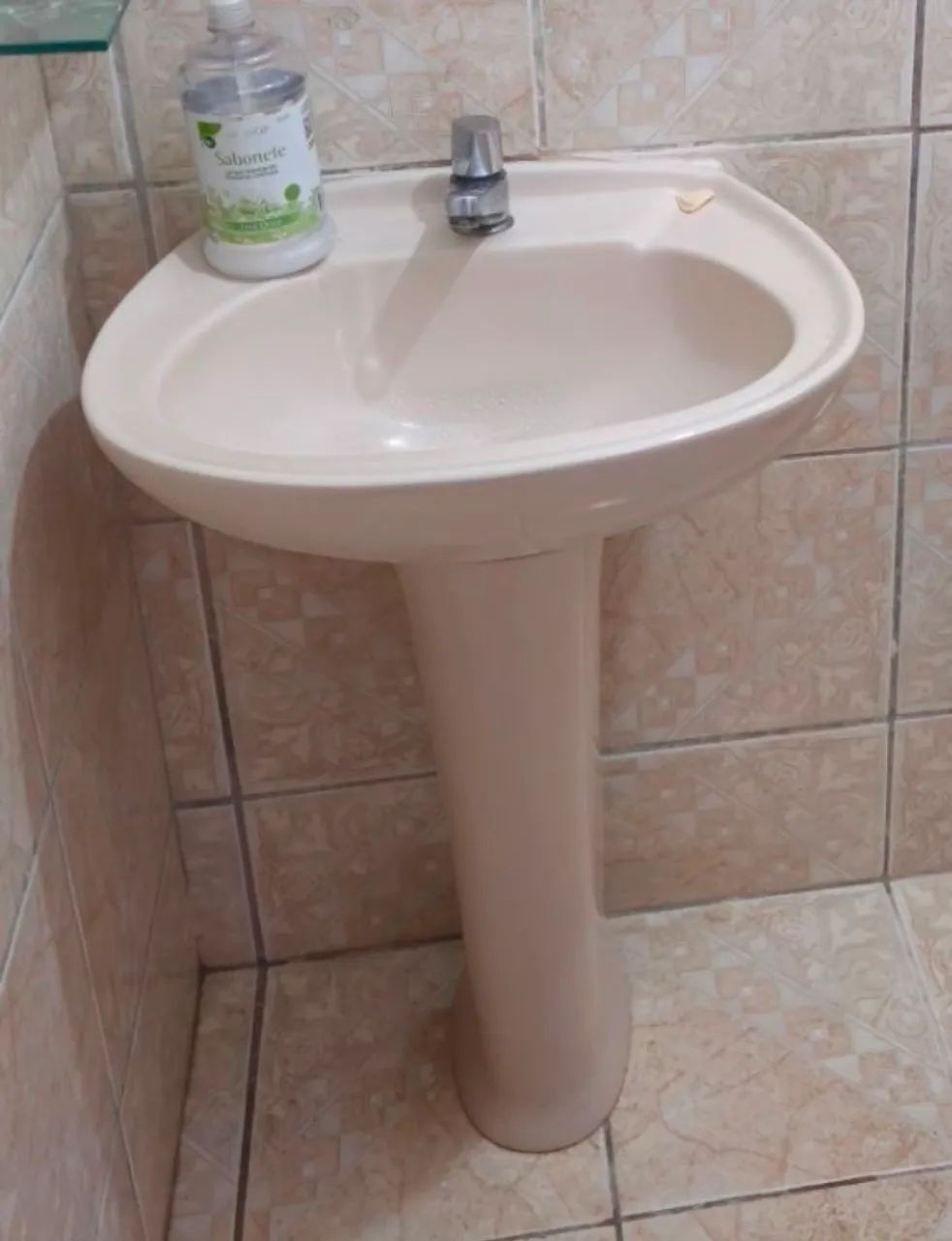 Bathroom sink