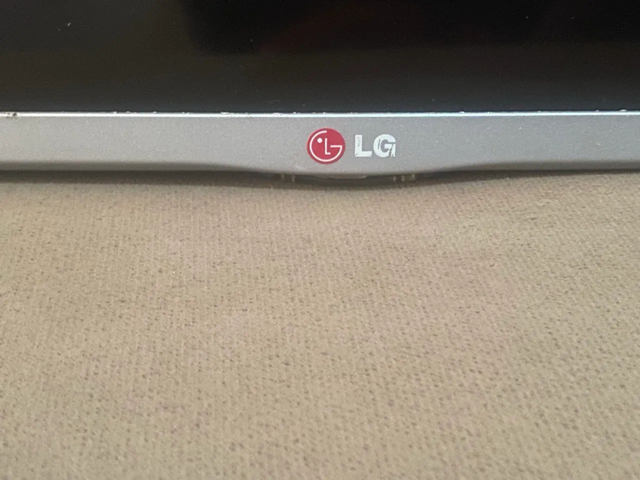 ? TV LG 39LB5800 - Não Funciona (Sucata com Acessórios)