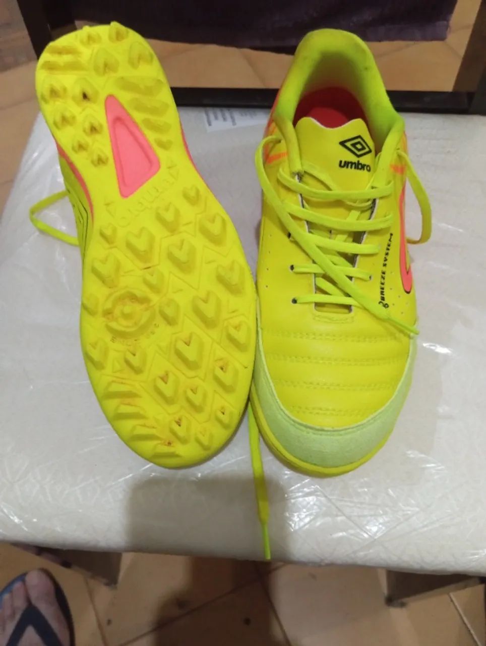 Chuteira society Umbro  - Foto 4