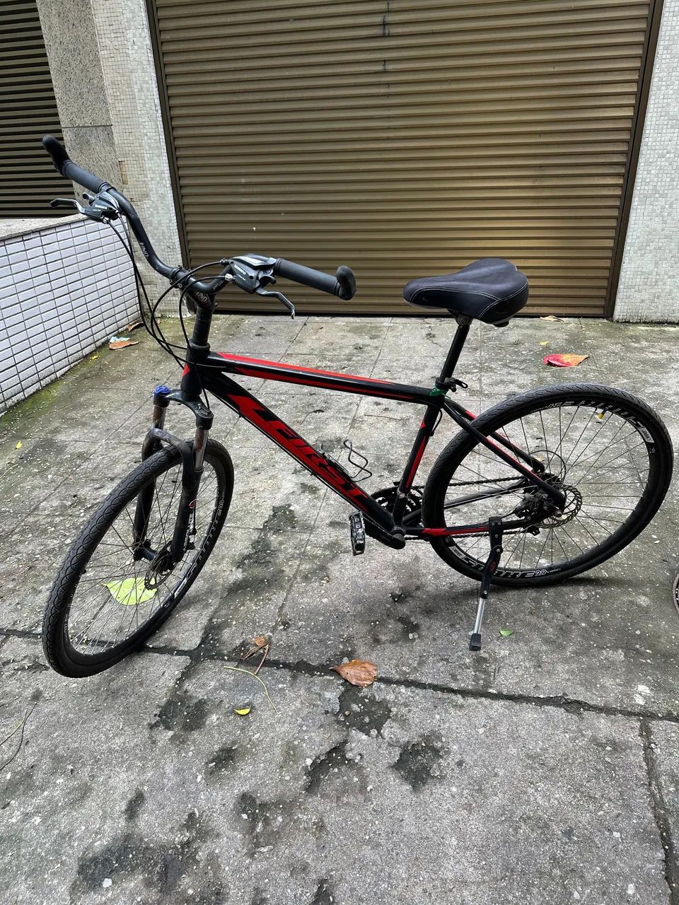 Bicicleta first aro 29 21 marchas freio disco alumínio