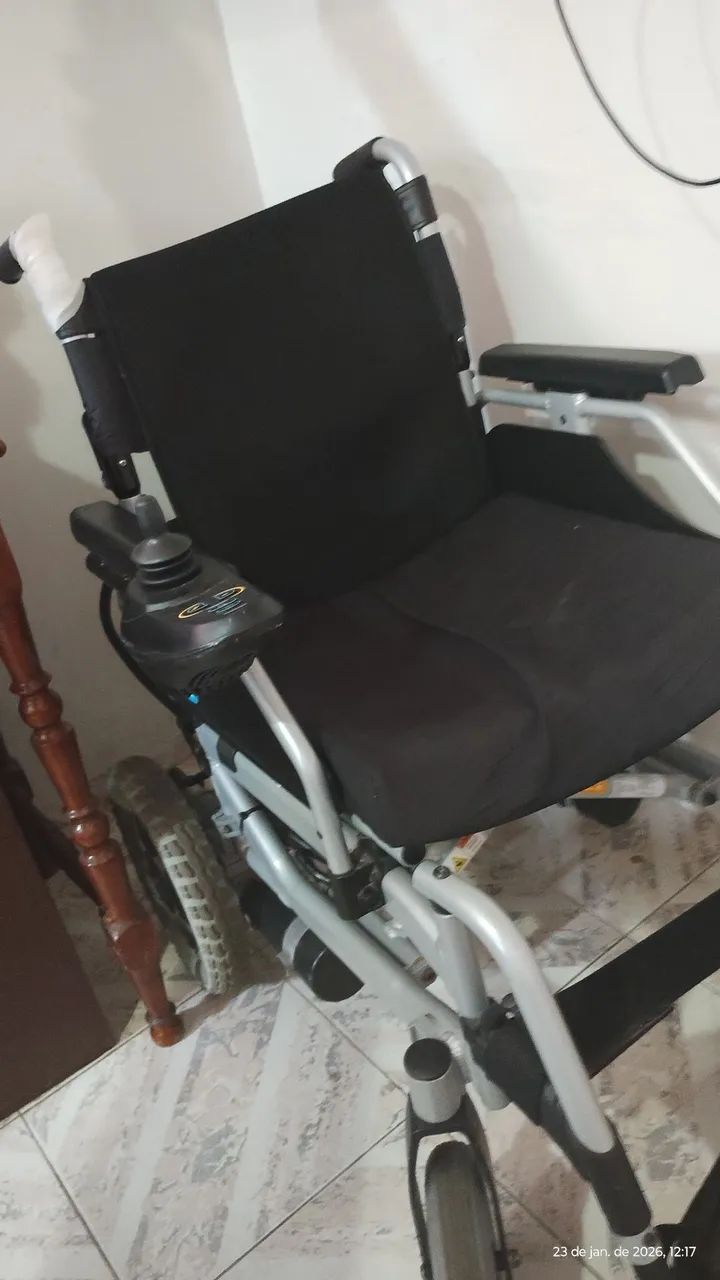 cadeira de rodas motorizada delamed  - Foto 6