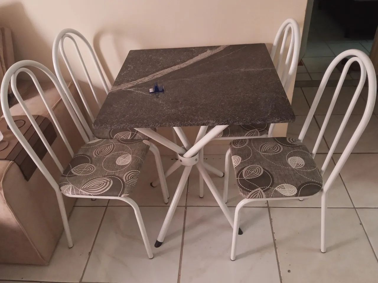 Mesa 4 cadeiras 