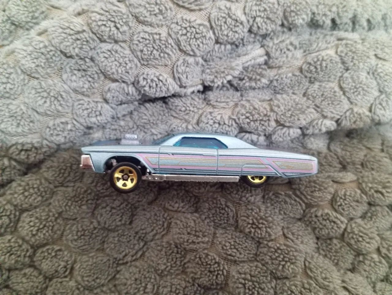 Vendo 56 carrinhos da Hot Wheels - Foto 2
