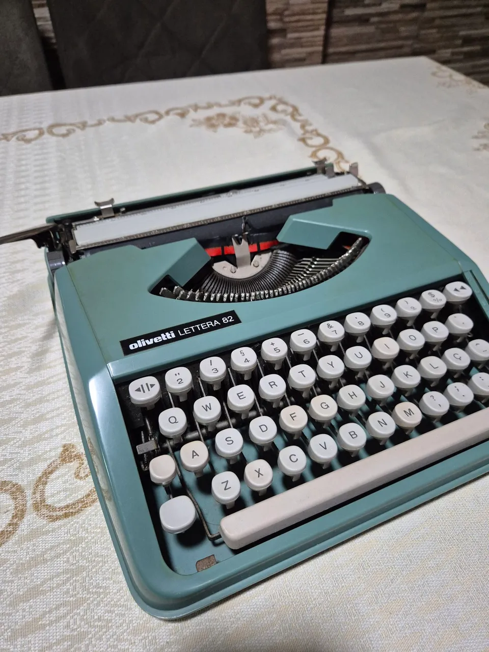 Máquina De Escrever Olivetti Lettera 32 - Antiguidades