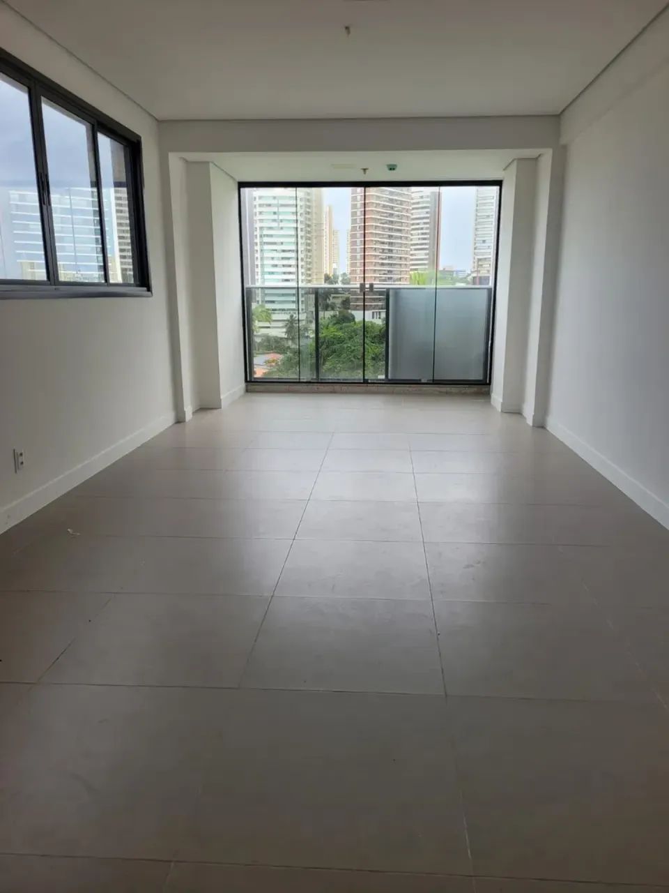Excelente sala comercial no Horto Concept
