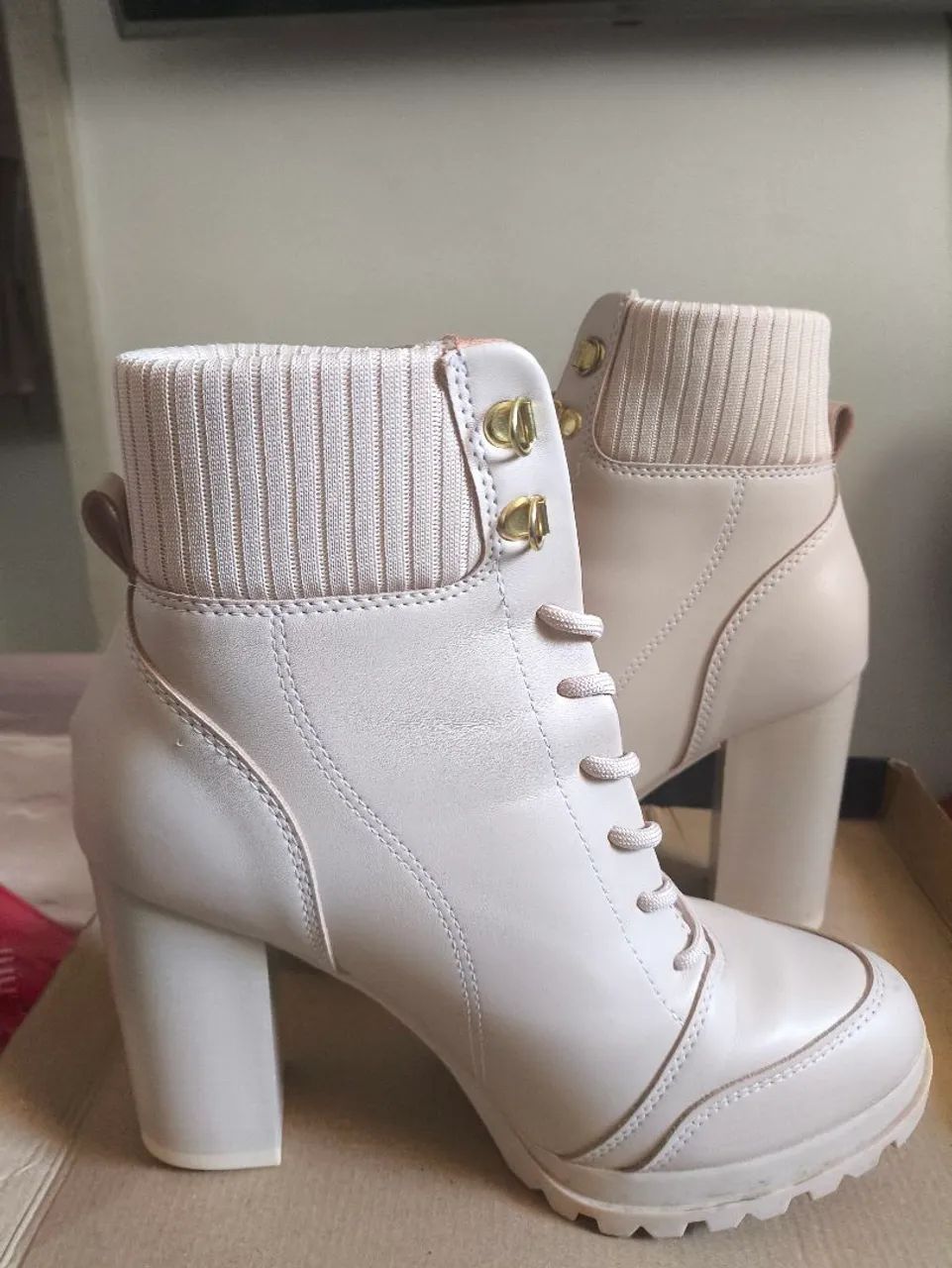 Bota Coturno Vizzano Creme 