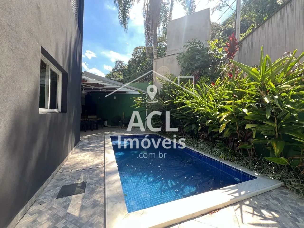CASA EM CONDOMINIO A 200 TS DA PRAIA DE CAMBURI
