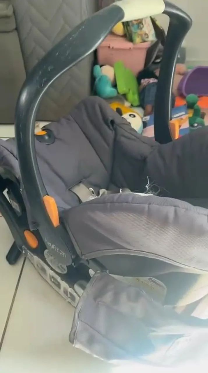 Bebê conforto Chico Viaro + base para segurança