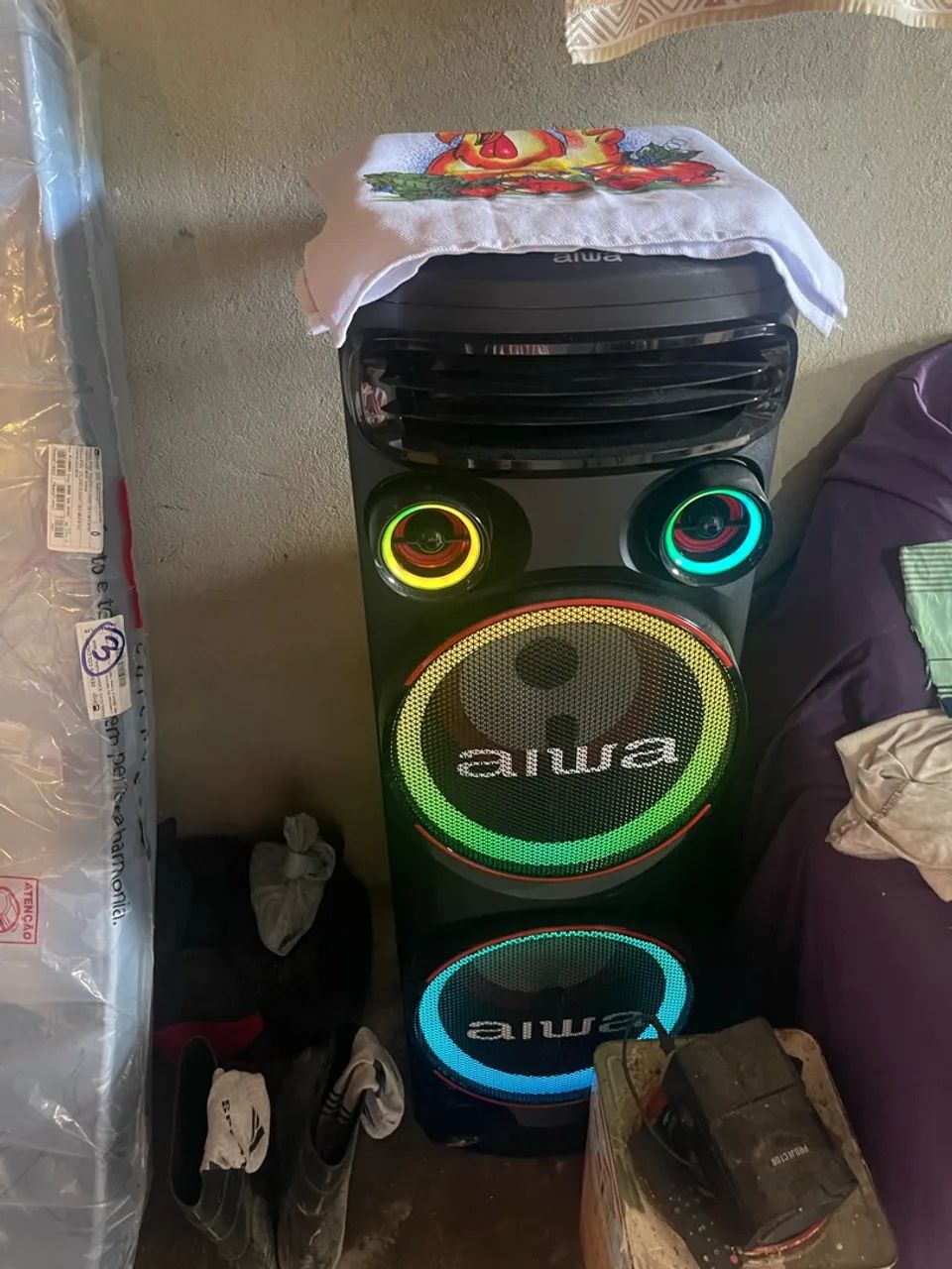 Vendo caixa de som torre aiwa