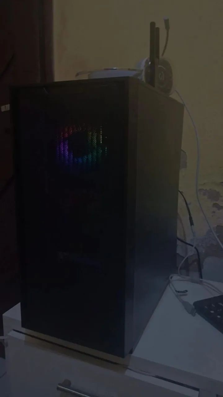 ? COMPUTADOR COM GABINETE RGB E ILUMINAÇÃO PERSONALIZADA