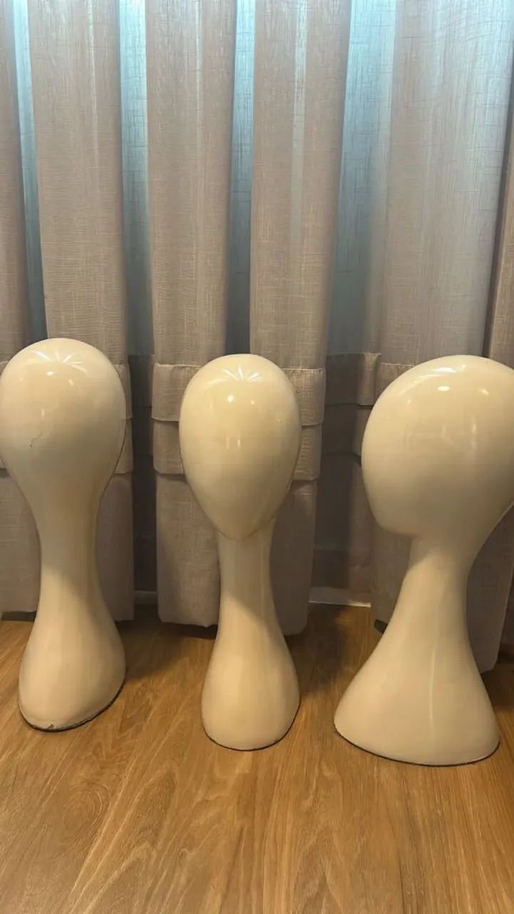 Kit com 3 cabeças expositoras profissionais para vitrine. - Foto 4
