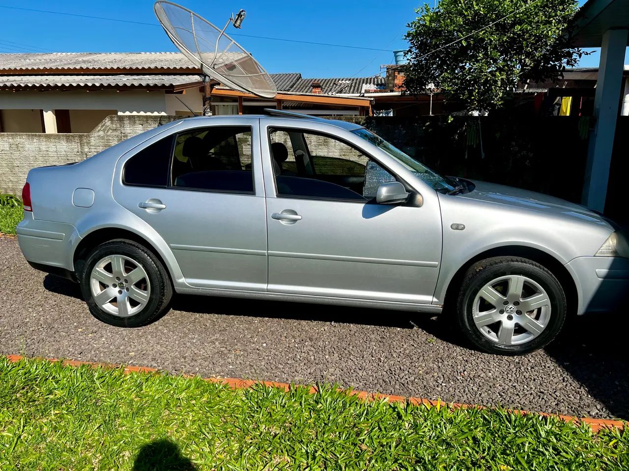 Volkswagen Bora 2.0/ 2.0 Flex 8V Aut. 2009 - Foto 2