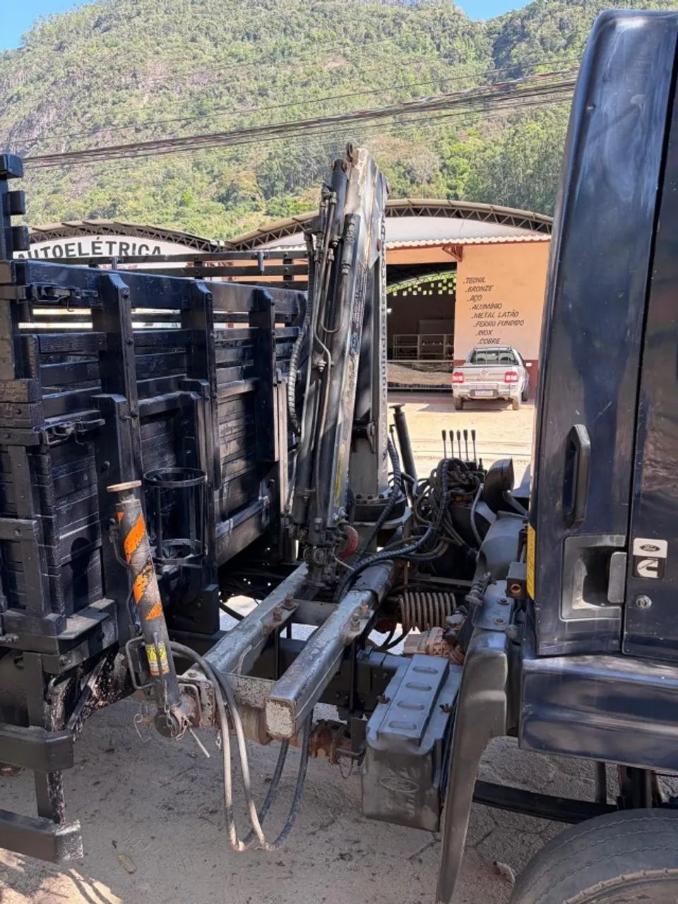 Cargo 815 2010 com Munck  - Foto 4