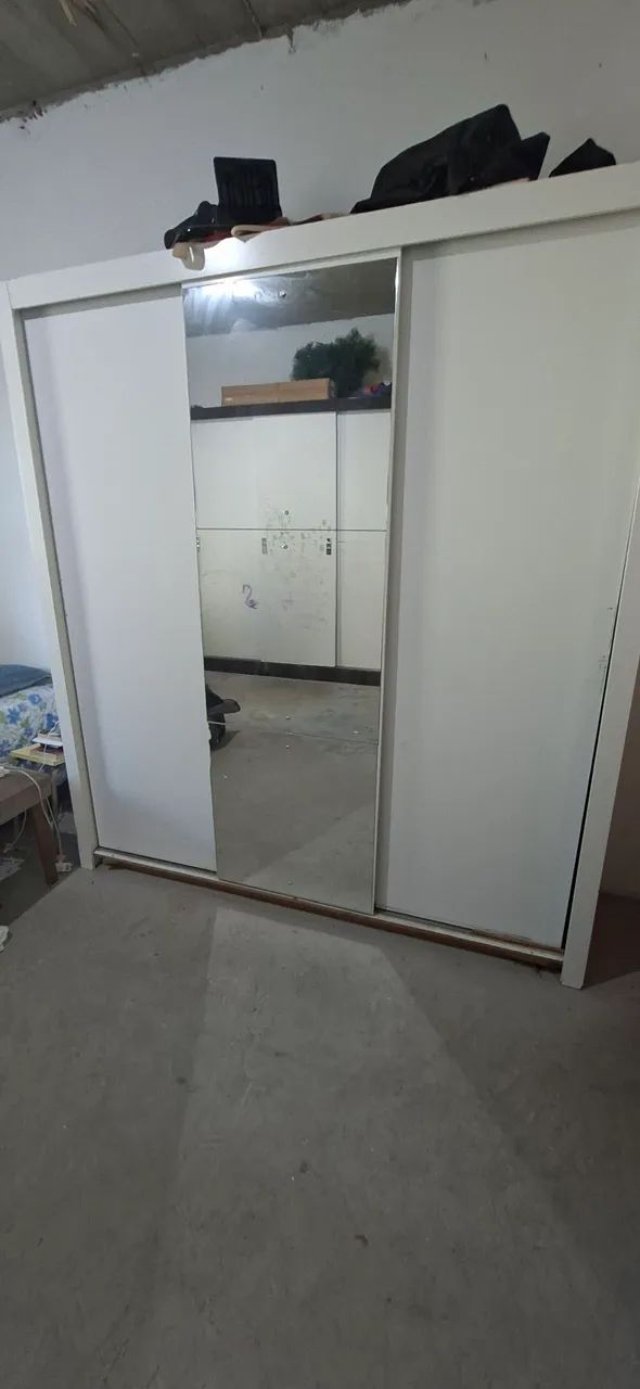 Guarda roupa com espelho 