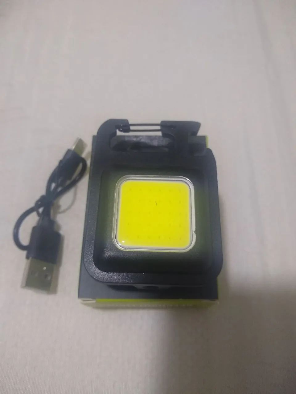 Chaveiro Led e abridor de garrafa