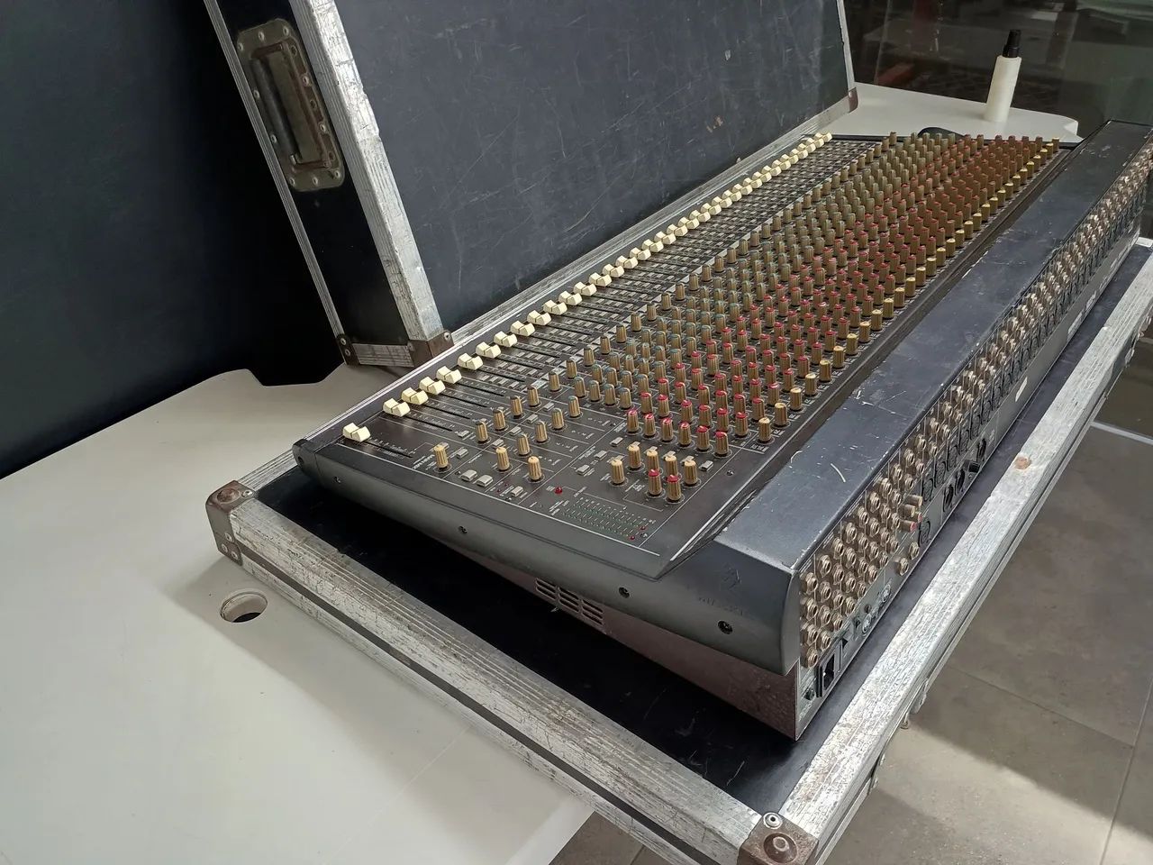Mackie vlz Sr 32.4 mesa analógica  - Foto 3
