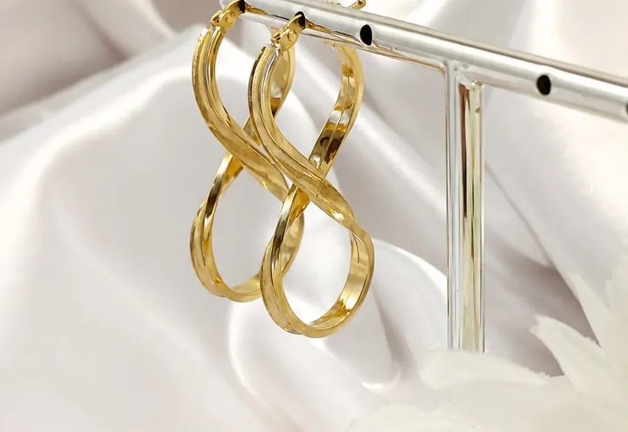Par de Brincos Infinity em Ouro 18k 750