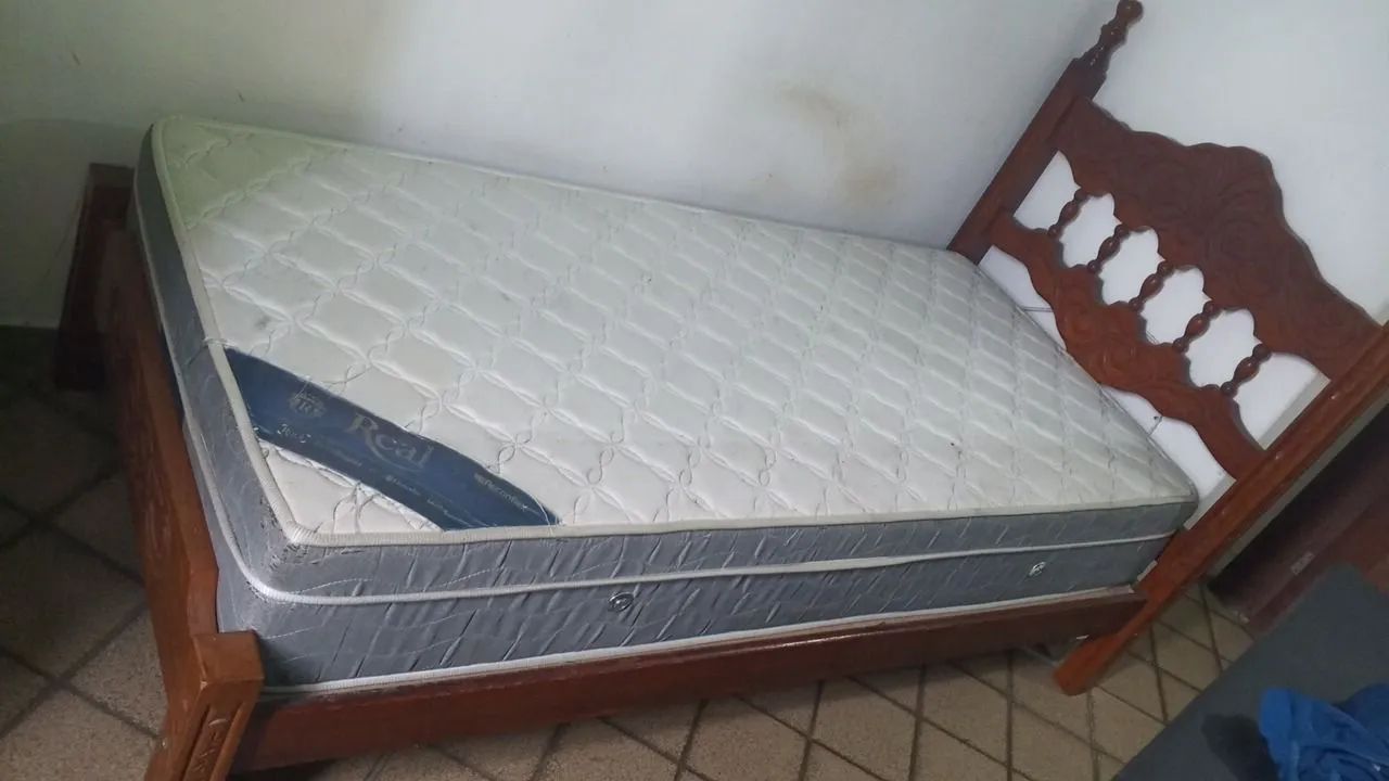 Cama de madeira solteiro 