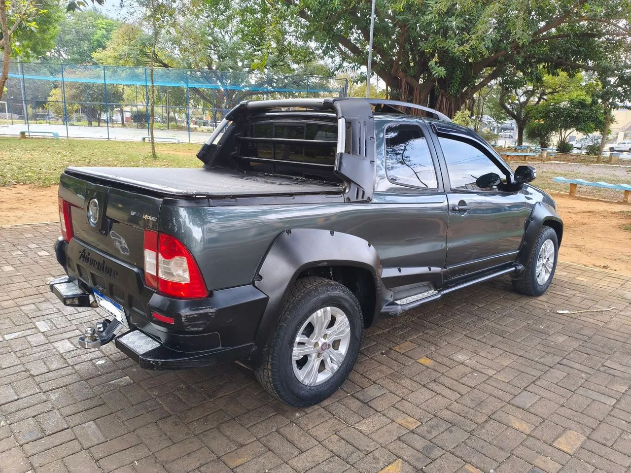 Fiat Strada Adventure1.8/ 1.8 Locker Flex CD 2011 - Foto 2