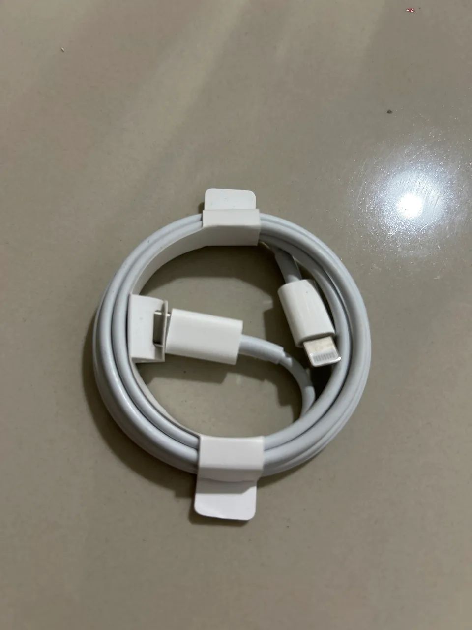 Cabo Lightning Apple lacrado original nunca usado 