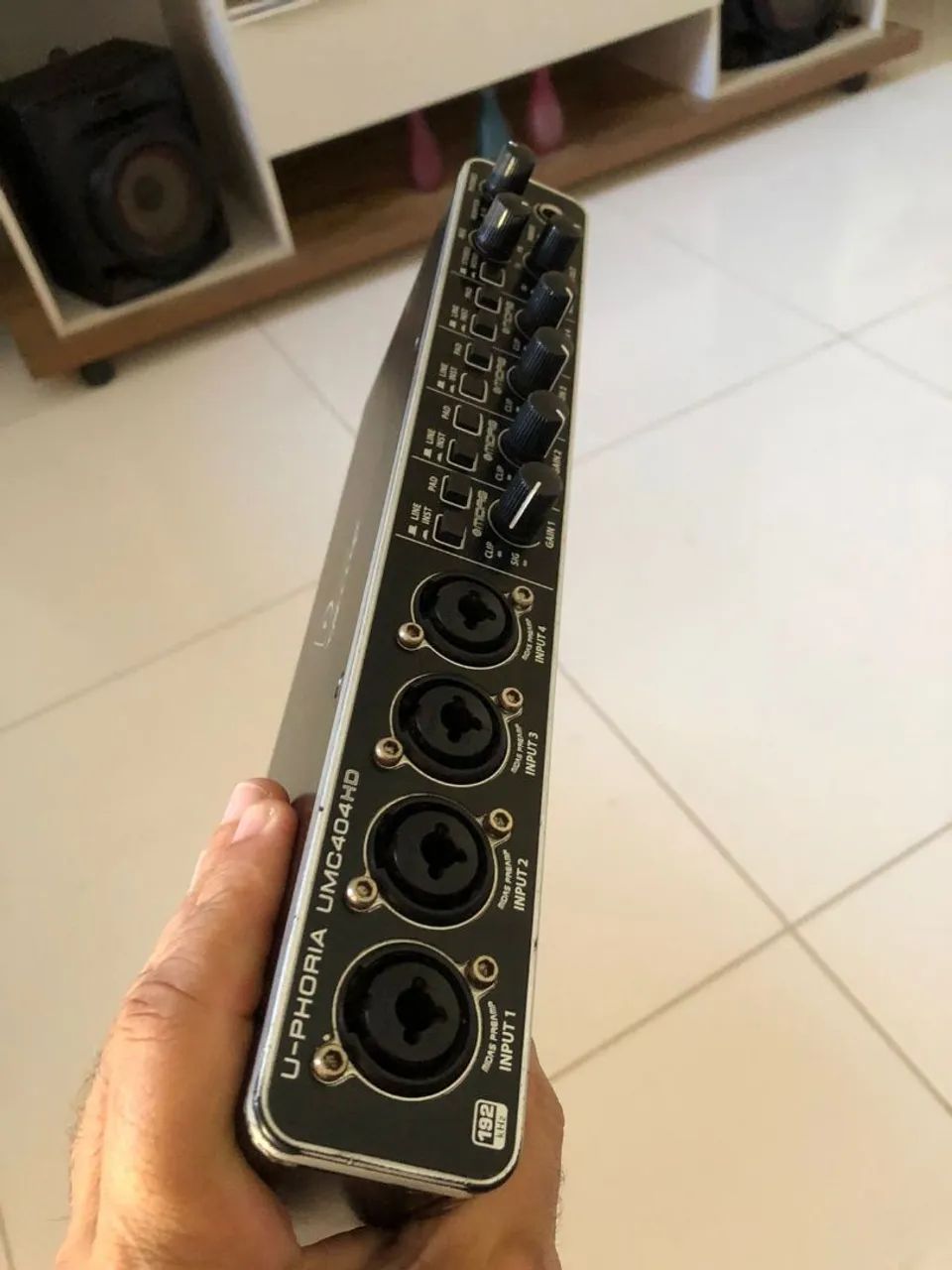 Placa de áudio Behringer Um404 HD 4 saída 