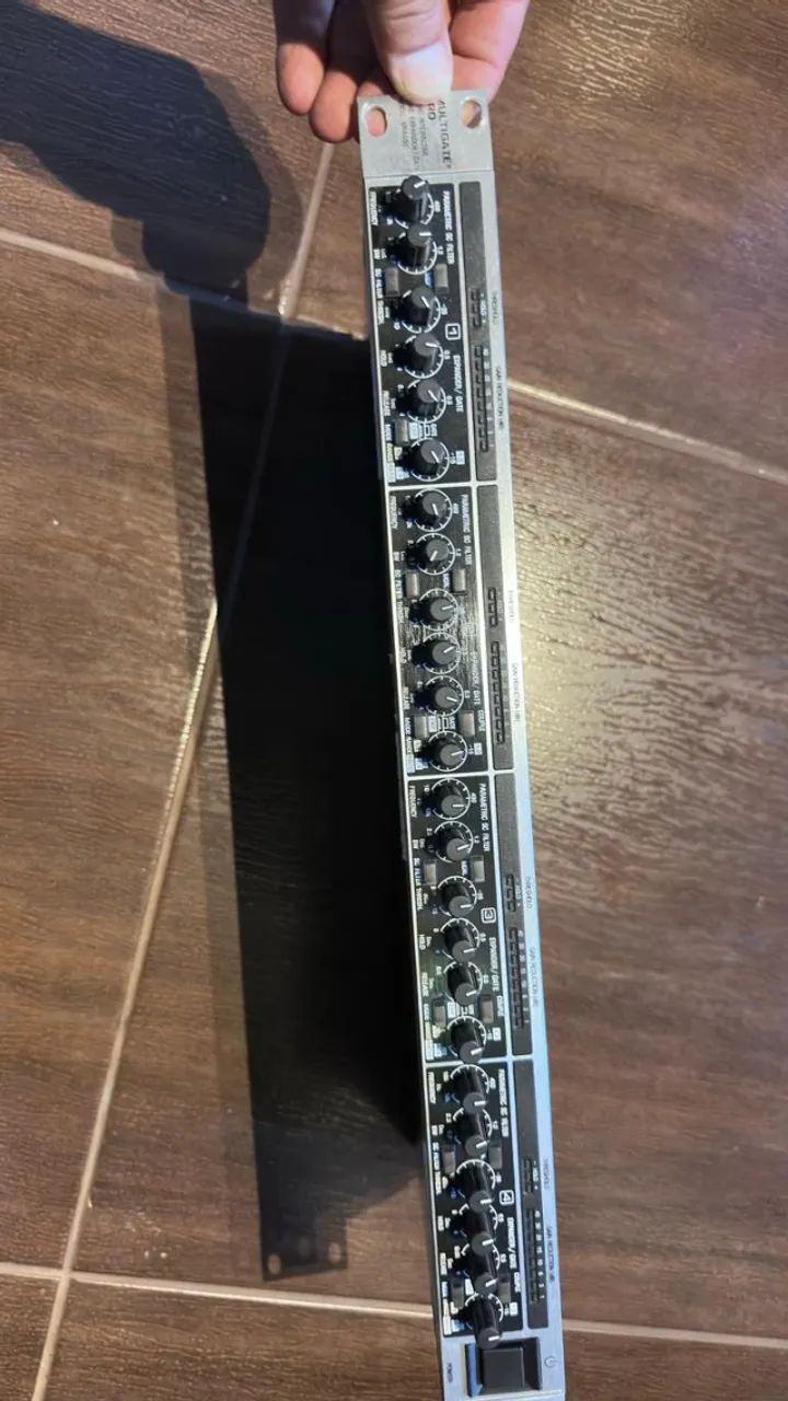 Multigate PRO Modelo XR4400 Behringer