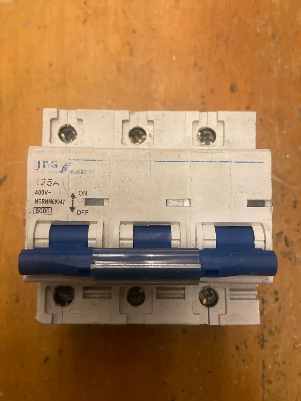 Disjuntor tripolar 125A 