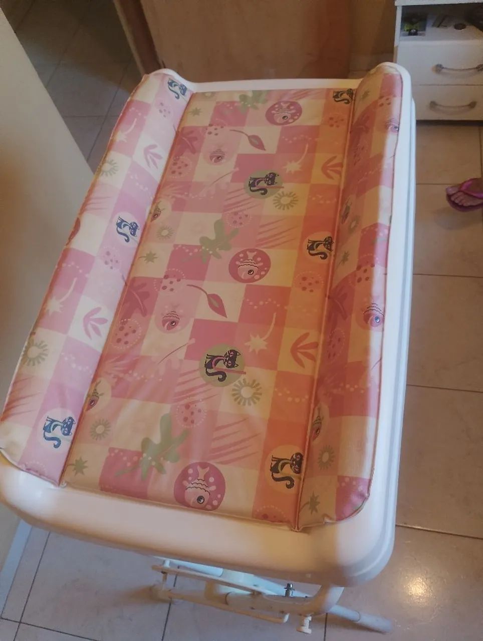 Vende-se trocador rosa/branco - Foto 2
