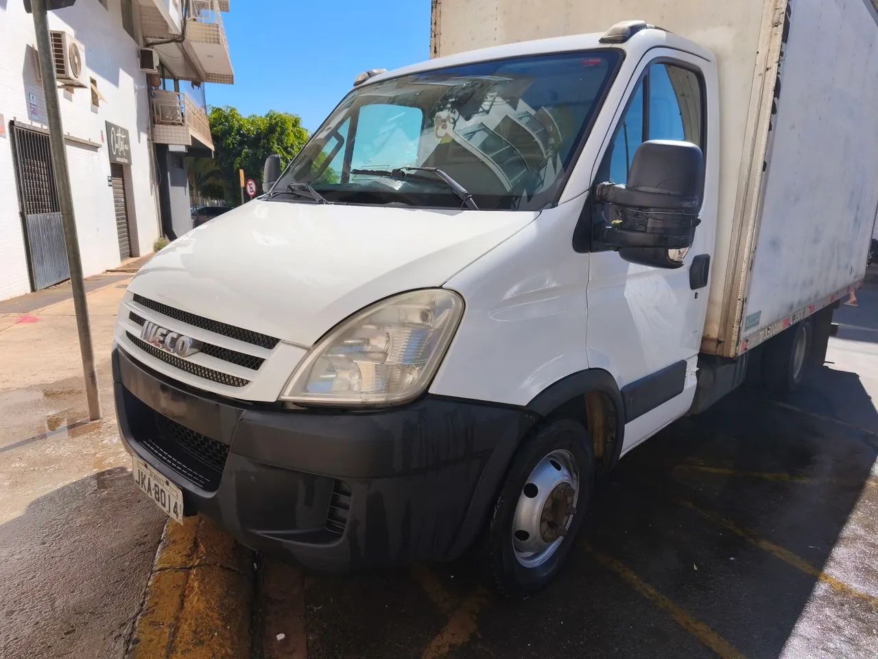 Caminhão Iveco Baú 