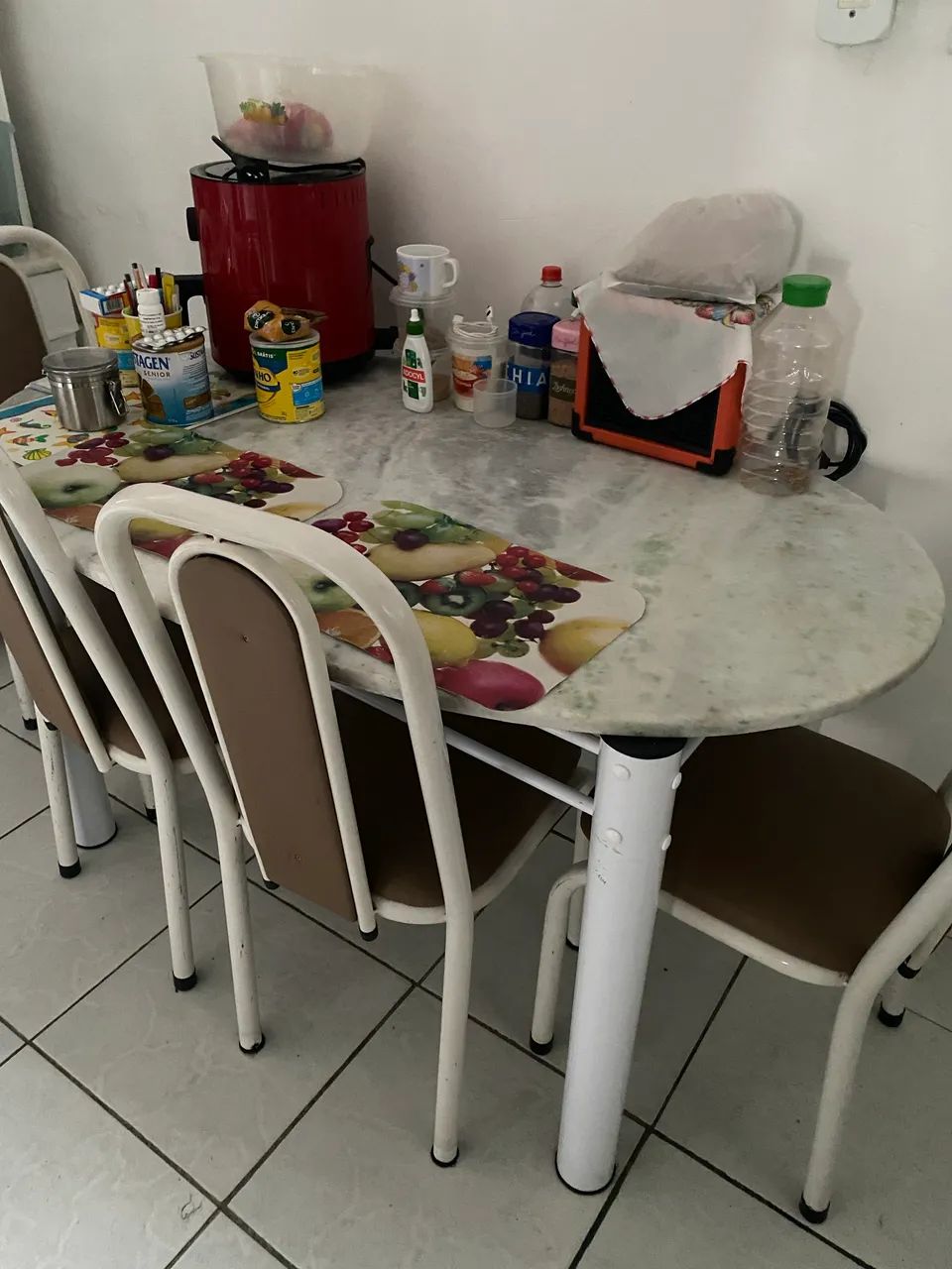 Mesa mármore 4 cadeiras 